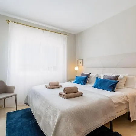 Luxuary Beachside 3br ! Apartment Estepona